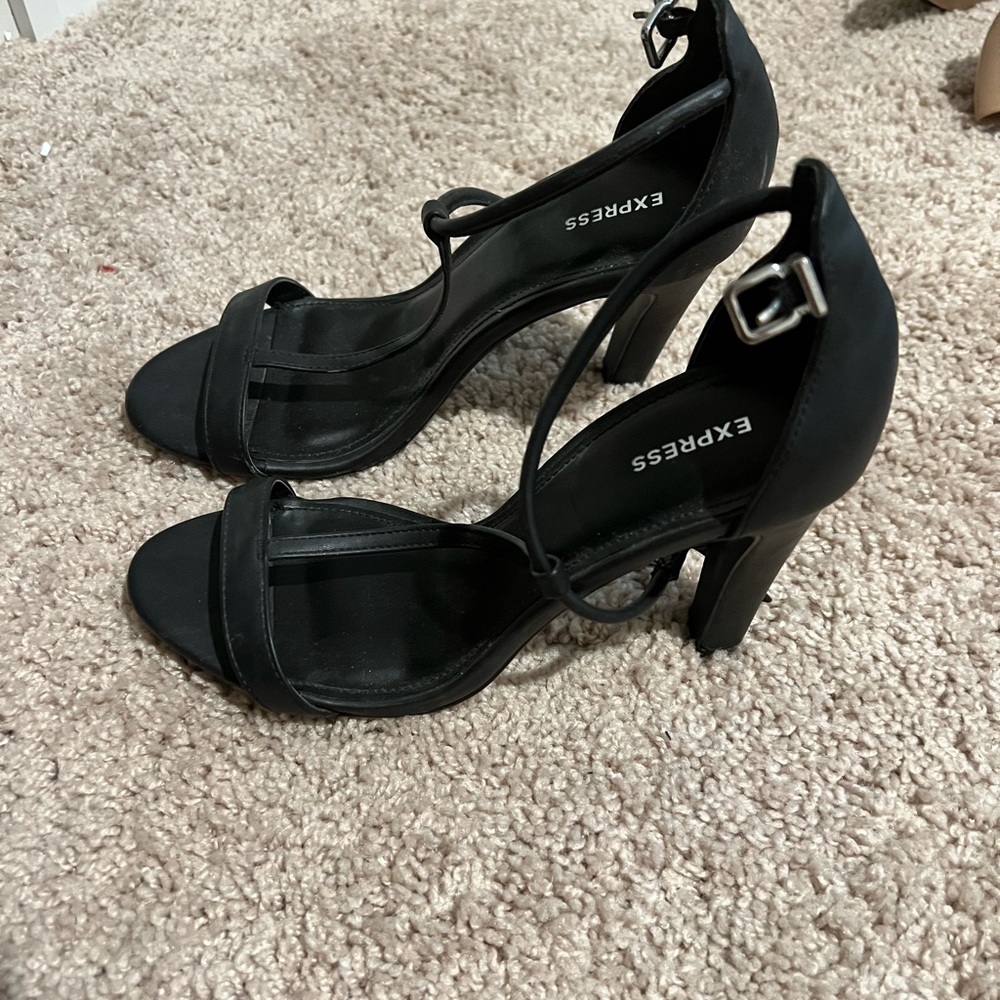 Express heels size 9 - Picture 3 of 3